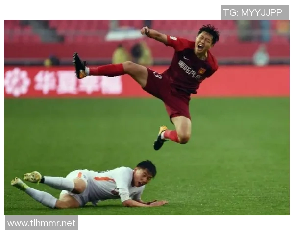 中超足球明星纷纷现身CBA赛场引发热议的背后故事